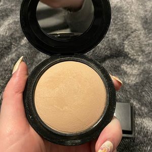 Mac Medium Pressed Powder